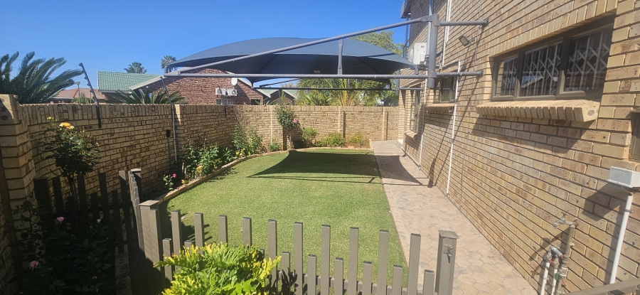 4 Bedroom Property for Sale in Roylglen Gardens Northern Cape